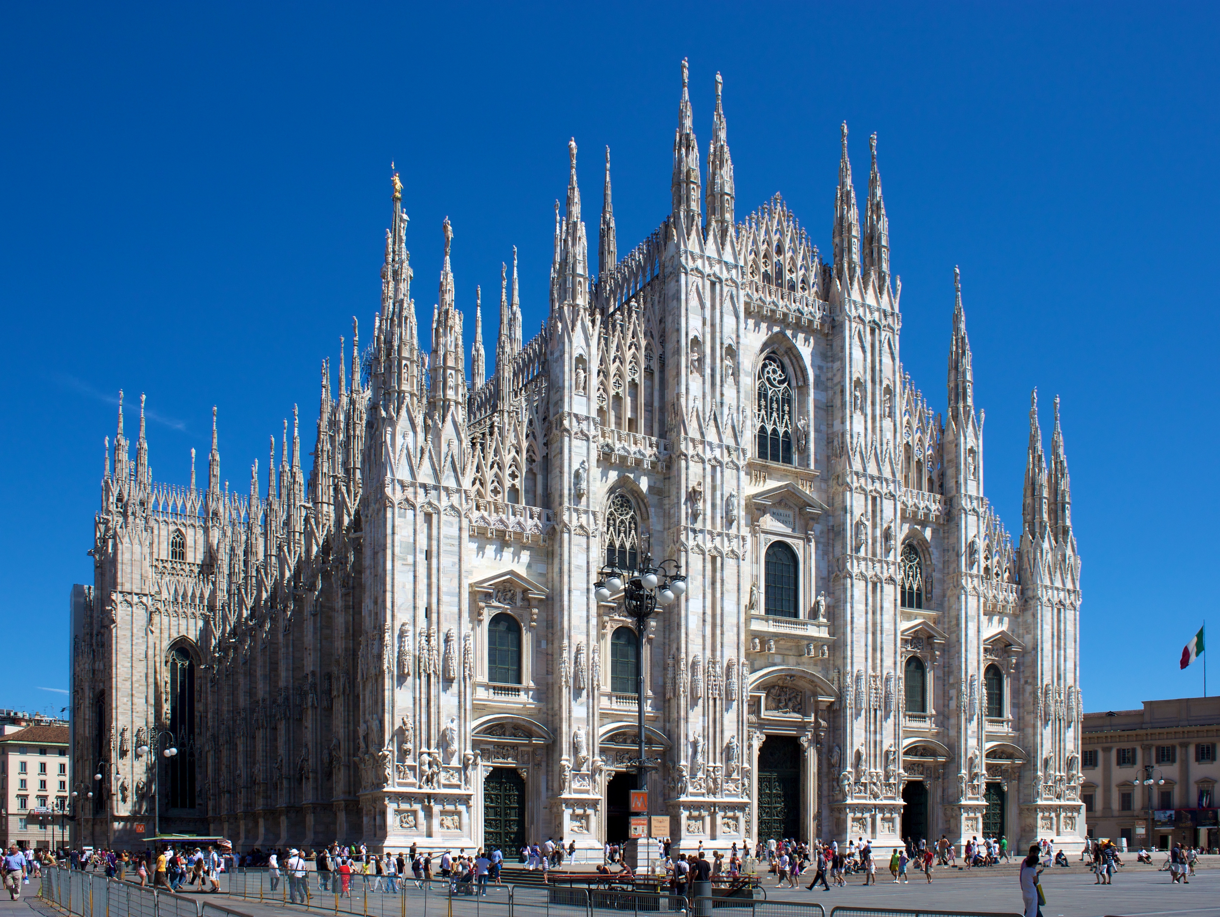 Restauro persiane in legno — Milano Centro